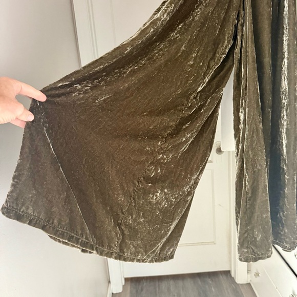 Free People Olive Crushed Velvet Jumpsuit size 12 - Picture 5 of 8